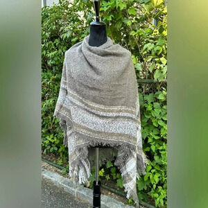 Boucle Wrap Shawl Poncho color block gray NWT
